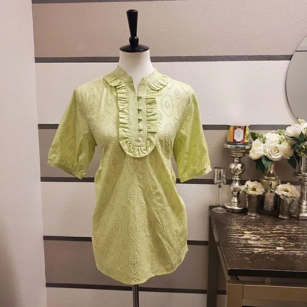 Vertigo Keyhole Ruffle Blouse Sz L